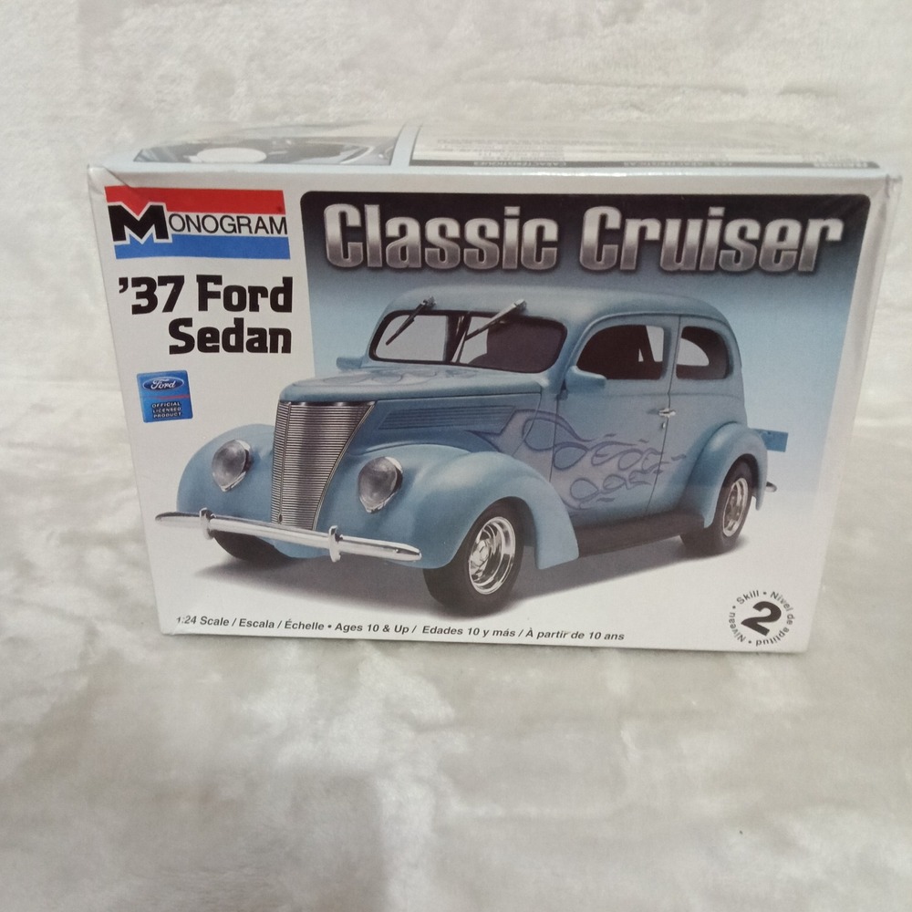 Monogram 37 Ford Sedan Classic Cruiser 1:24 Scale Model Kit 85-0884 NEW
